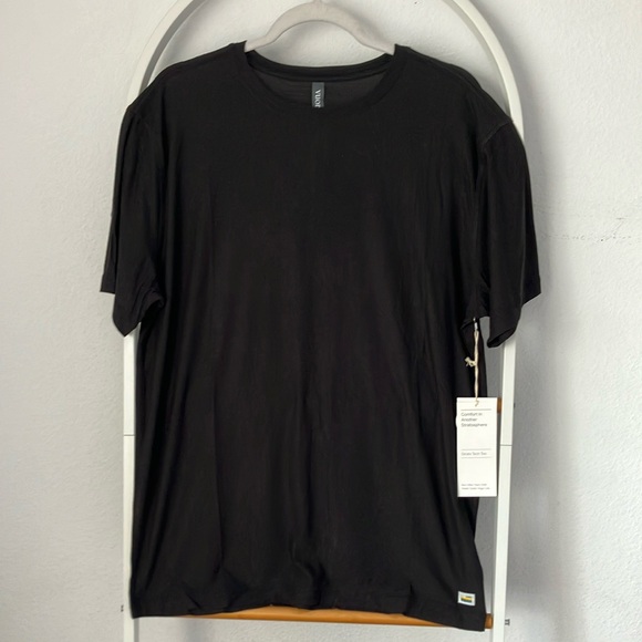 Vuori Other - Vuori Black Short Sleeve Strato Tech Tee size L NWT